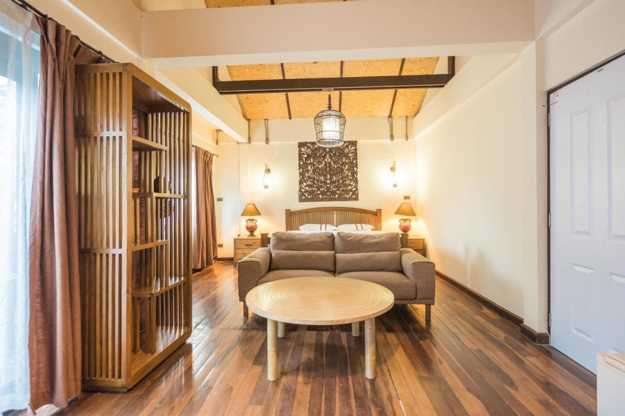 Deluxe Suite,1317491491:JPEG