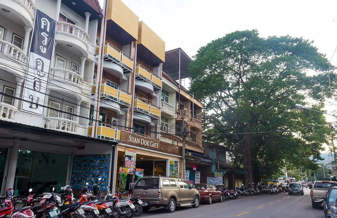 Suan Dok Gate Guesthouse-1
